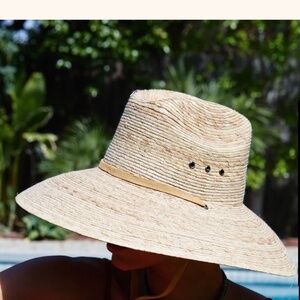 ISO: Your Stylist Says hat